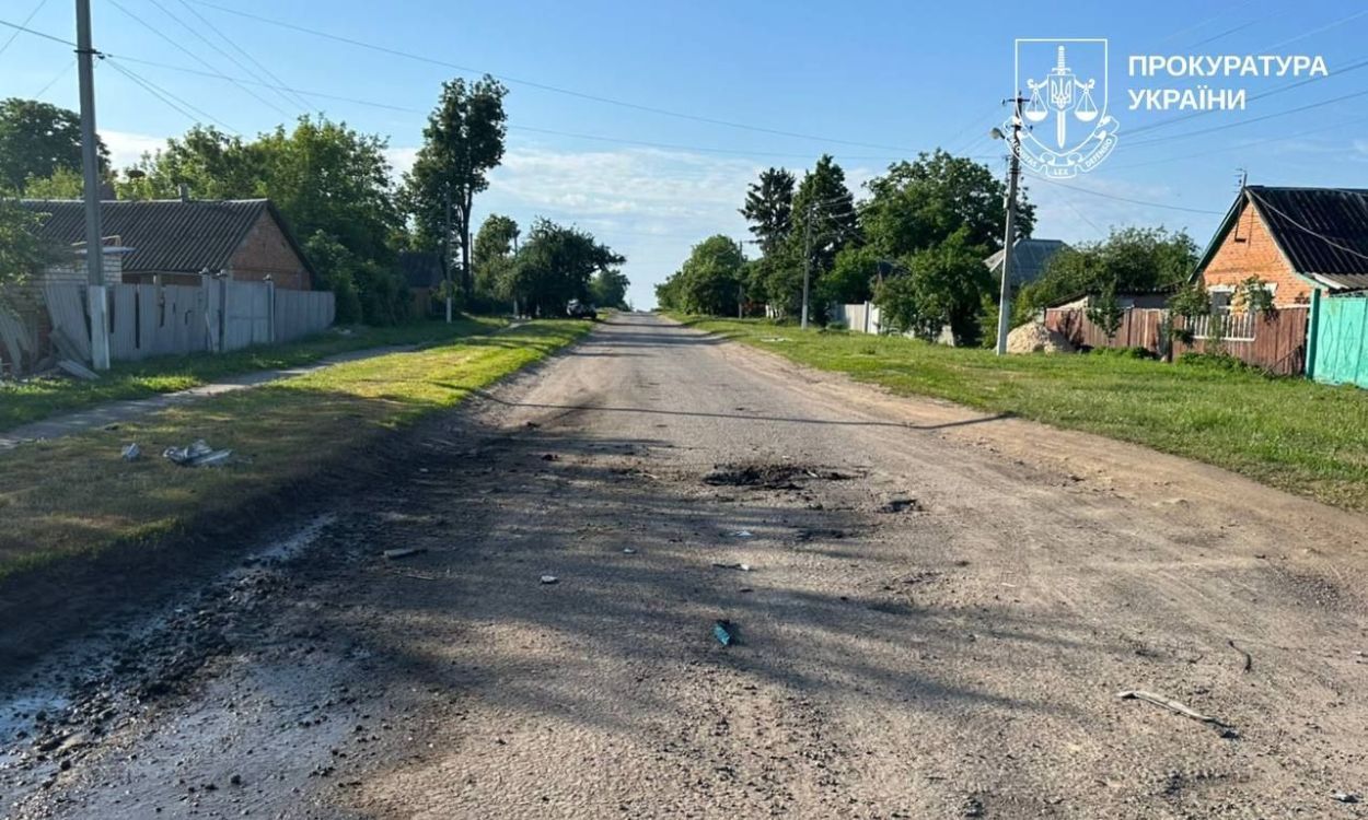 Дрон ударил по улице, по которой шли люди: пострадали 6 человек (фото)