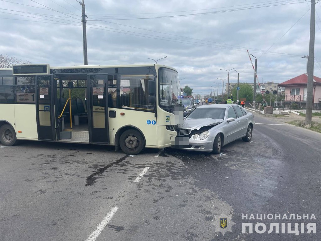 У Луцьку поліцейські з’ясовують обставини ДТП за участю маршрутного автобуса
