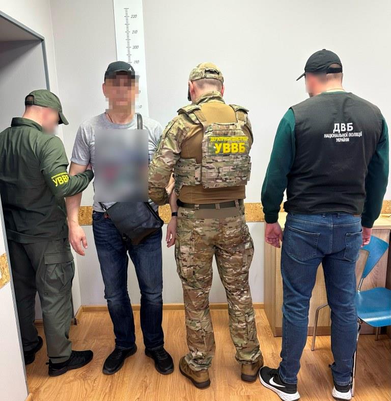 На Волині затримали чоловіка, який намагався підкупити прикордонника задля незаконного виїзду за кордон
