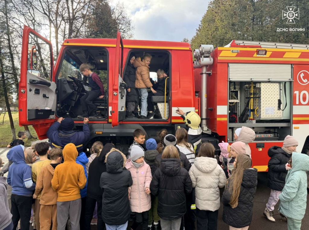 У Горохові рятувальники відпрацювали порядок гасіння пожежі в закладах освіти