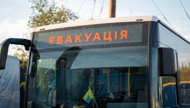 На Запоріжжі ще з двох сіл примусово евакуюють дітей з батьками