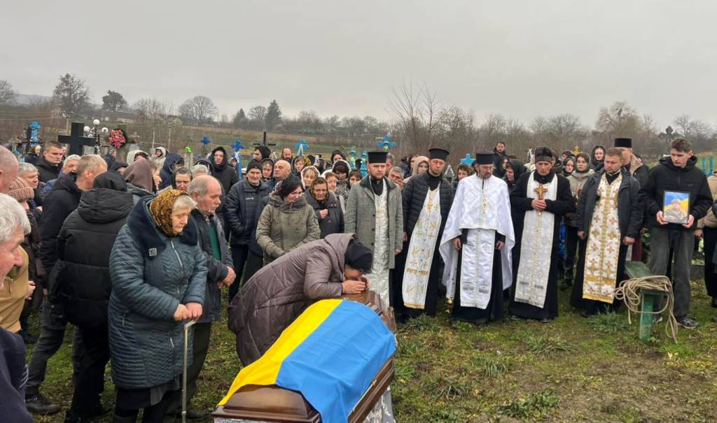 У Мар’янівській громаді попрощалися із воїном Леонідом Рекрутом