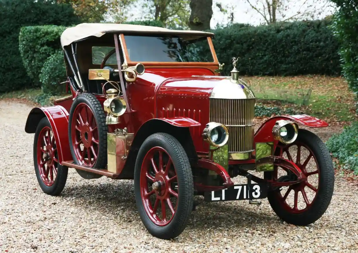 Як з’явилися автомобілі з биком на капоті