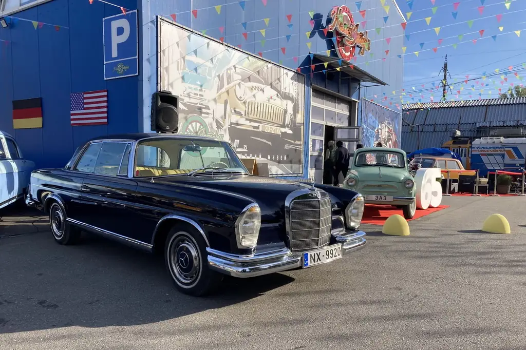 Ювілейні Porsche та яскраві «американці»: технічний фестиваль Old Car Land у музеї «Колеса Історії» пройде 2-3 травня