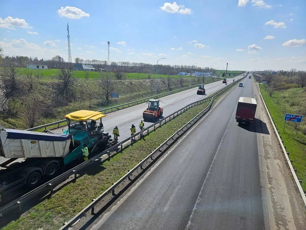 В Україні вже відремонтовано 4,2 млн. м кв. доріг