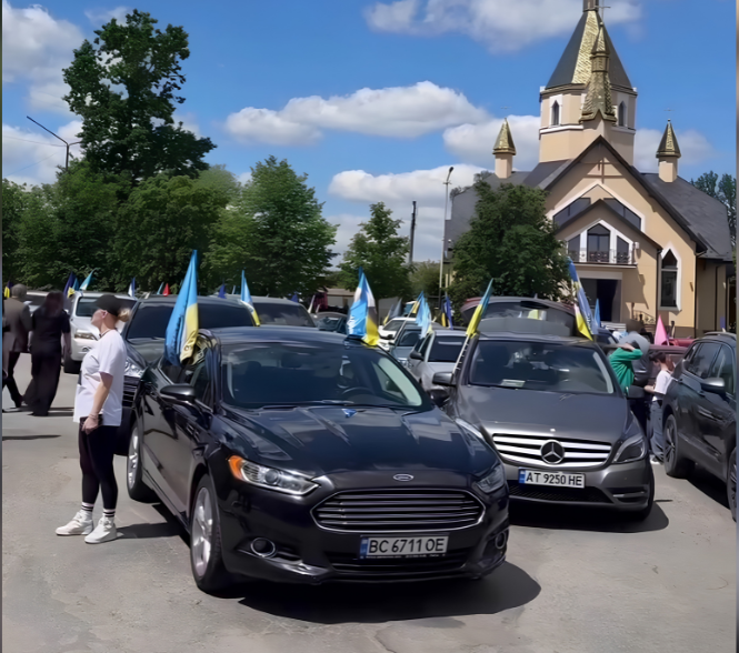 У Долині автопробігом вшанували пам'ять героїв