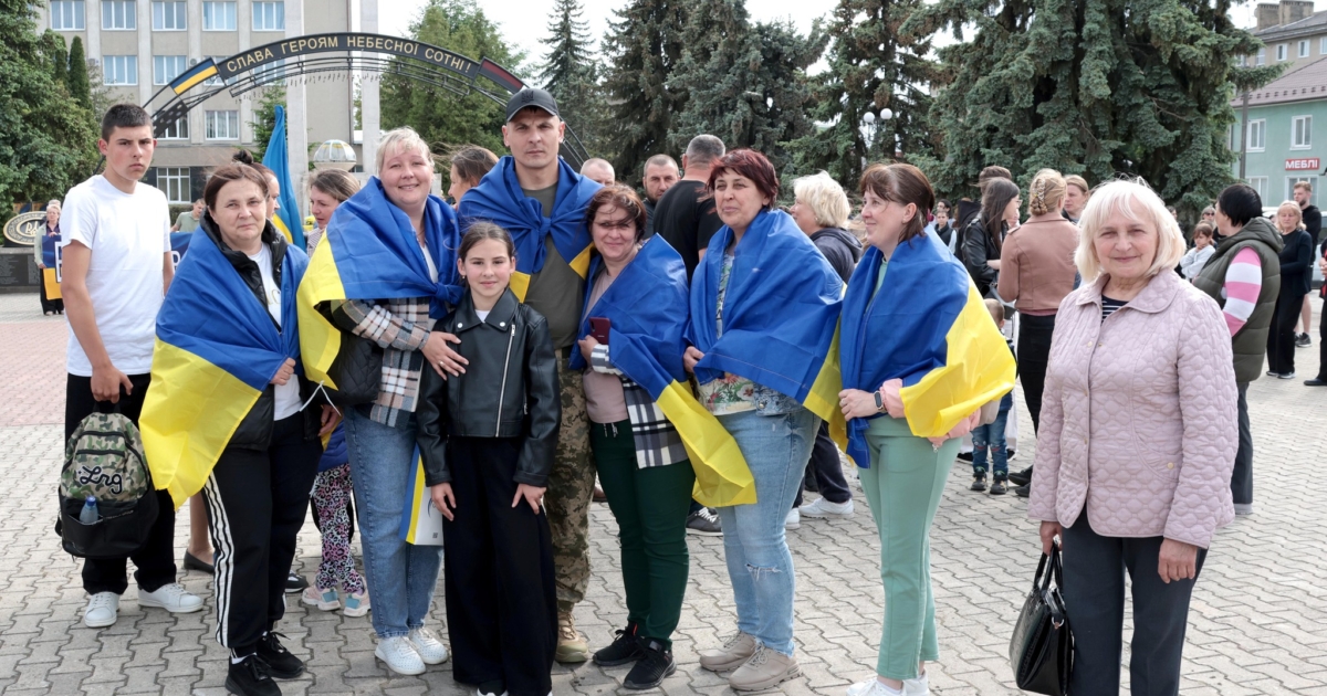 Три роки, три місяці і 12 днів: у Тисмениці зустріли воїна Василя Мулика, який повернувся з російського полону