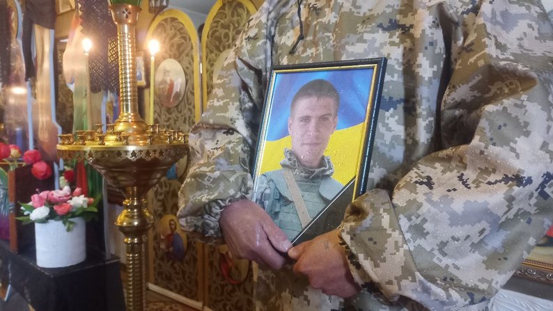 У Сумах попрощались із солдатом Володимиром Мудраковим