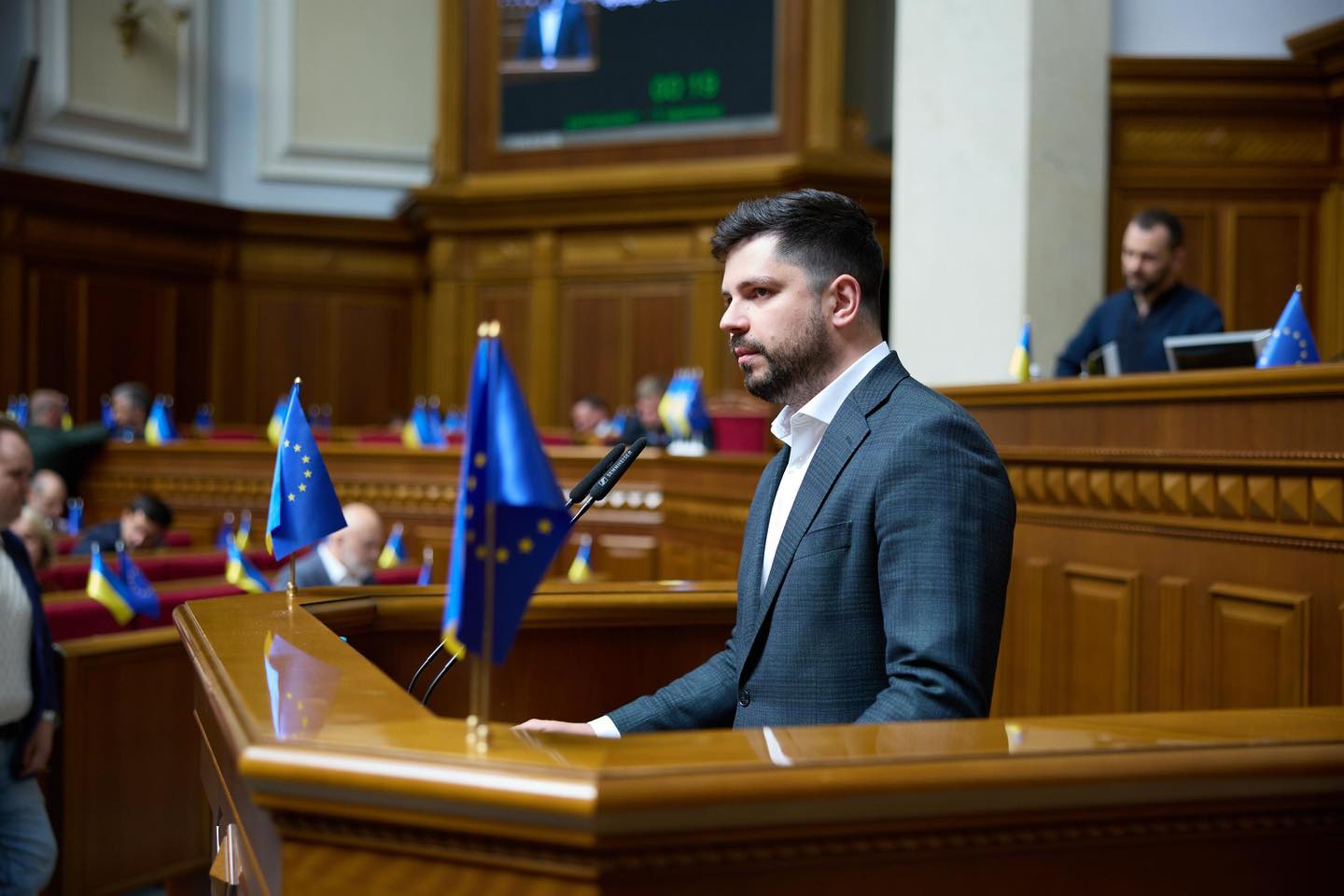 Олександр Качура став на захист освітян Недригайлівщини, які три місяці не отримують зарплати