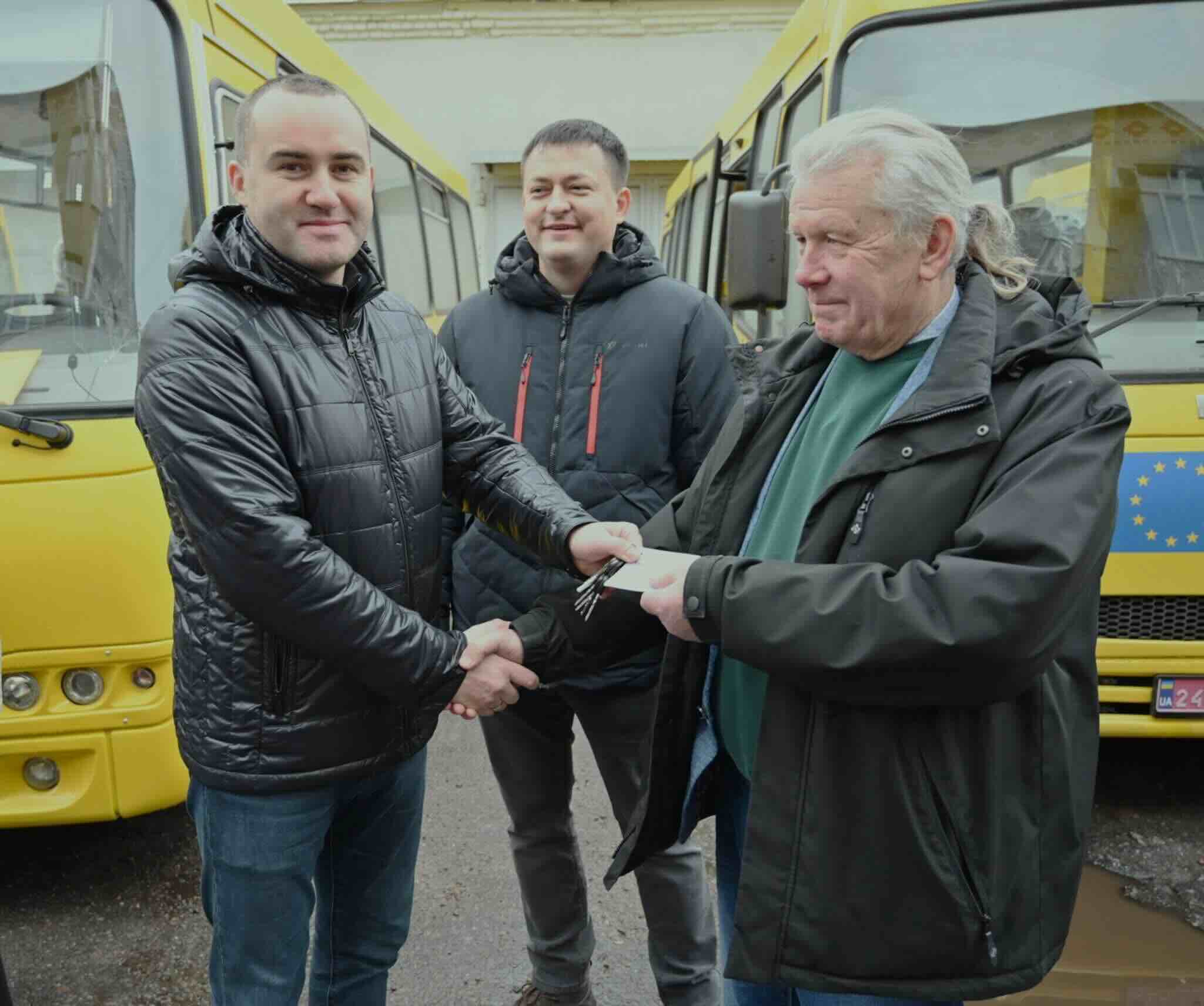 Олексій Романько: Діти з пʼяти громад Сумщини отримали нові шкільні автобуси