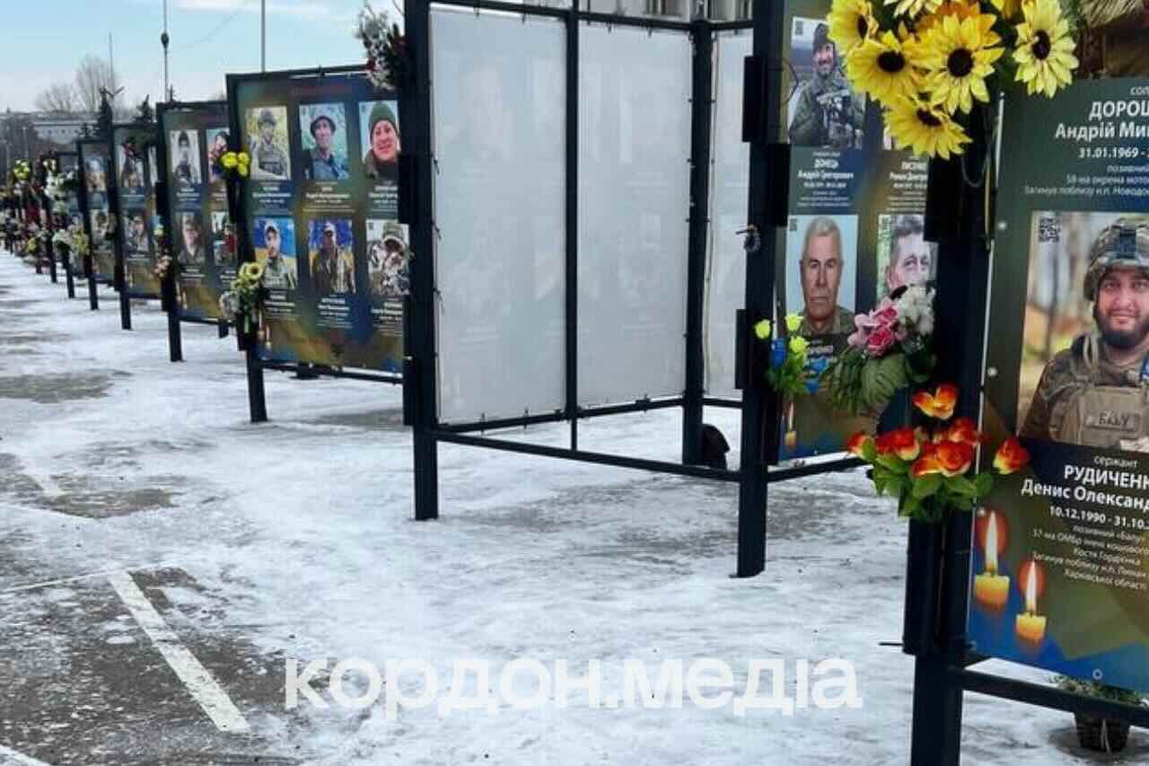 Удар по серцю міста: в Сумах вдруге пошкодили Алею пам’яті загиблих захисників