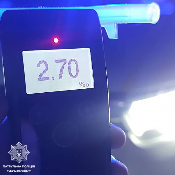 Перевищення допустимої норми майже у 14 разів: у Сумах патрульні зупинили дуже п’яного водія