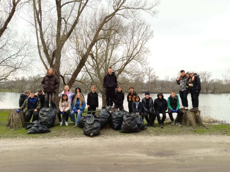 У Тулиголовому на Кролевеччині школярі долучилися до весняної толоки