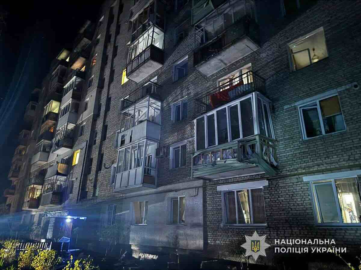 Нічний удар по Шостці: пошкоджено виконком, навчальний заклад і будинки, є постраждалі