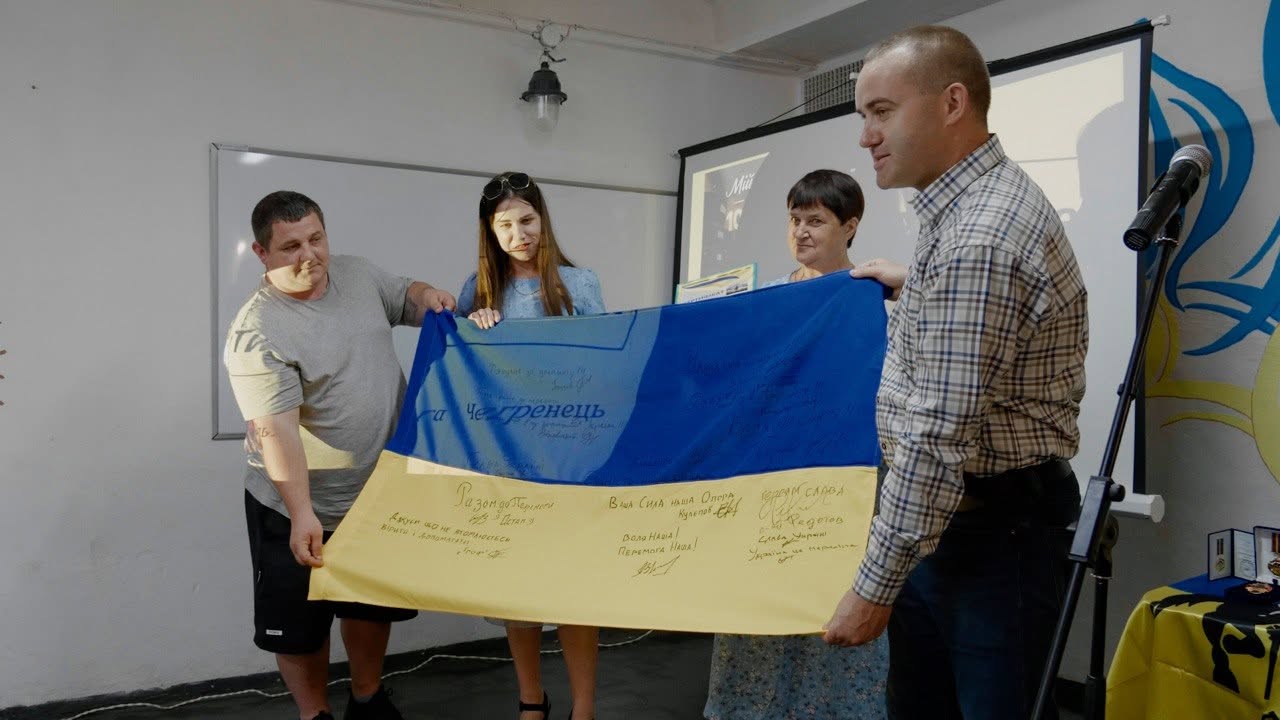 Сила єдності: Олексій Романько підтримав шосткинську волонтерку, яка зібрала мільйон для ЗСУ, та вручив обласну відзнаку захисниці