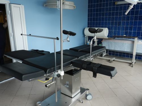 Операційний стіл та лампу отримала міська лікарня Тернополя (фото)