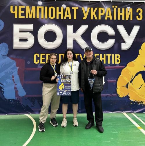 Тернопільські боксерки вибороли «золото» і «срібло» на всеукраїнському чемпіонаті в Умані (фото)