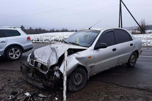 Не розминулися авто на Чортківщині – на зустрічну смугу виїхав Daewoo Lanos