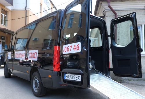 Тернопіль отримав новий автомобіль соціального таксі