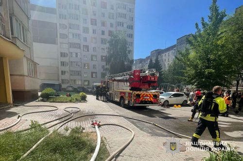 Вибили двері та витягнули 15-річну дівчину: у поліції розповіли деталі пожежі у багатоповерхівці Тернополя