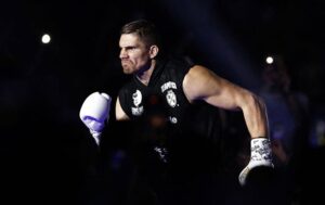 Усик вирішив битися з відомим кікбоксером