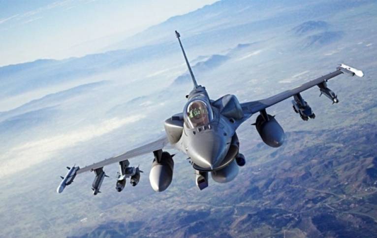 Кулеба повідомив, коли F-16 з'являться у небі України