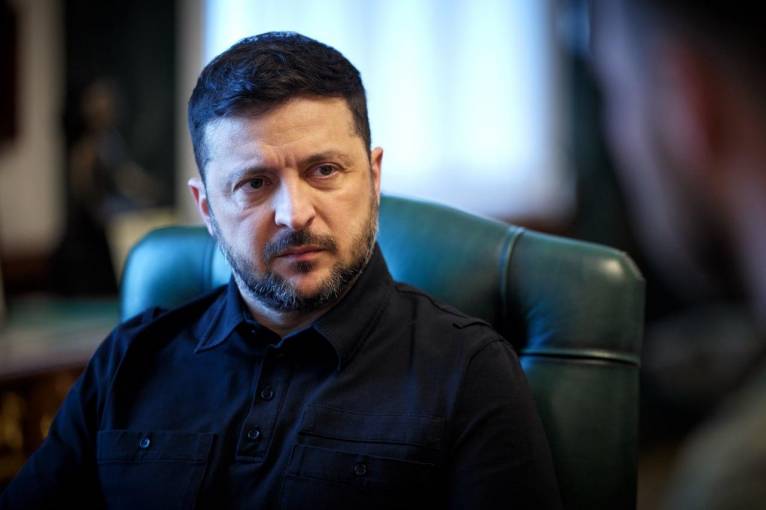 Зеленський: "Тристороння зустріч може стати шансом завершити війну"