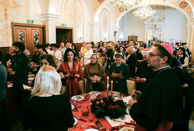 "Нехай буде щасливе завтра та мирні світанки": Юлія Тимошенко показала, як молилася за Україну (фото)