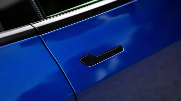 Така конструкція вже коштувала життів: Китай першим у світі заборонив висувні дверні ручки в автомобілях