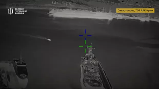 Перетворили на брухт: "Примари" ГУР показали, як били по російських кораблях у Криму (відео)