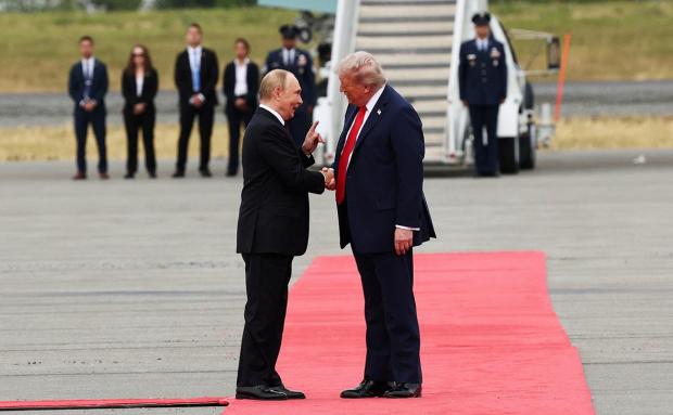 "Дух Анкоріджу" стукає в його хворій уяві: Путін відкинув посередництво Європи у мирних переговорах, посилаючись на домовленості з Трампом — Bloomberg