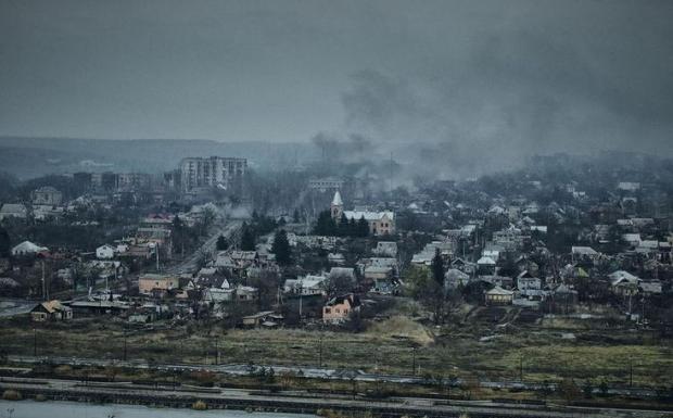 Техніка окупантів палають у Бахмуті: Сили оборони просувають вогневий контроль над ворожою логістикою все далі від лінії фронту
