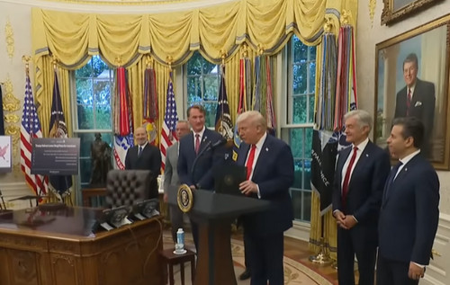 "Я не сказав, щоб віддала її мені", - Трамп розповів про розмову з лауреаткою Нобелівської премії миру