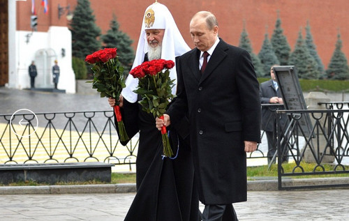 Дівчинка зганьбила Путіна на Красній площі: дитина в лоб поставила незручне запитання