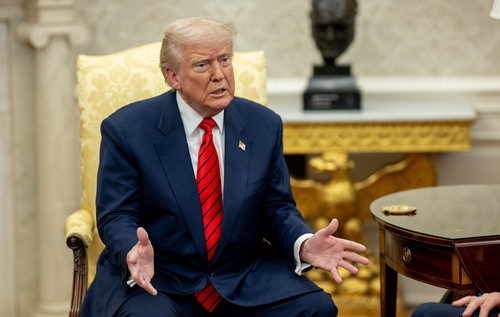 Трамп підтримав керівницю апарату Білого дому, яка назвала його людиною з "характером алкоголіка"