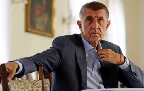 Прем'єр Чехії виступив на підтримку Віктора Орбана напередодні виборів