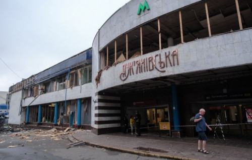 Станція метро "Лук'янівська" відновила роботу, але один із виходів зачинено