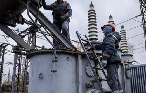 Ворог застосував нову тактику ударів: в Міненерго розповіли, де найважче зі світлом