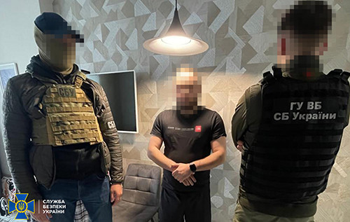 СБУ викрила шахрая, який видавав себе за офіцера та видурював гроші у сімей українських полонених