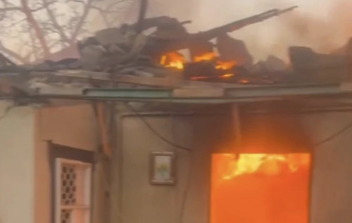 В Одесі горить будинок чоловіка, який торік внаслідок удару РФ втратив дружину та сина