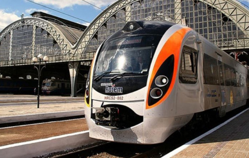 Зупинено рух потяга "Перемишль - Київ" через ймовірну вибухівку