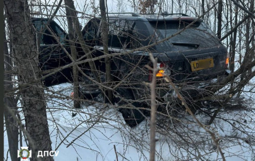 На Буковині автомобіль при спробі перетнути кордон наїхав на прикордонника