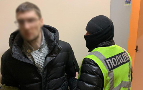 Лишив непритомним на узбіччі: у Києві власник автомобіля зламав потилицю водію евакуатора. ВІДЕО