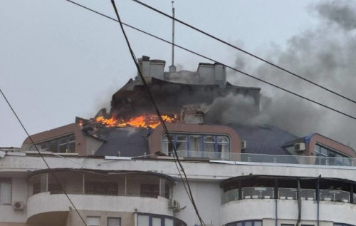 В Одесі дрон влучив у дах багатоповерхівки: є постраждалі, серед них дитина