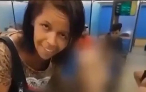 "Літній сеньйор просто спить?": Бразилійка привезла в інвалідному візочку до банку труп, на котрого намагалась оформити кредит