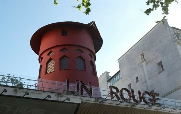 У культового паризького кабаре Мулен Руж в Парижі обвалилися лопаті знаменитого вітряка (відео)