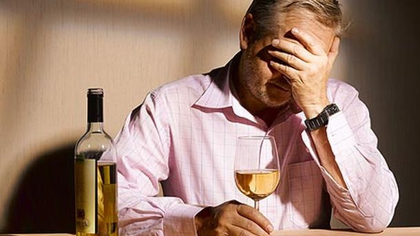 Шанс на лікування? Вчені виявили ділянку мозку, яка тримає людей у колі алкогольної залежності