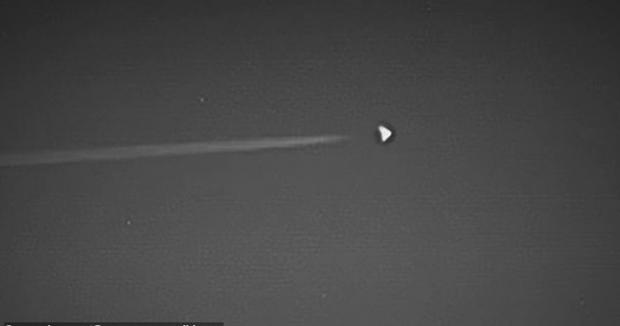 Нагадує трикутні чипси Dorito: Над секретною базою США помітили НЛО (фото)