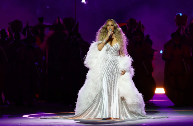 Відкриття зимових Олімпійських ігор 2026: Скільки коштував образ Мерайї Кері, в котрому поп-діва вийшла на міланському Сан-Сіро (відео)