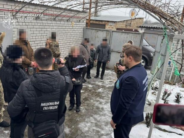 Били, тримали на ланцюгу та часто годували лише хлібом і водою: У Дніпрі вихователів підозрюють у катуванні дітей